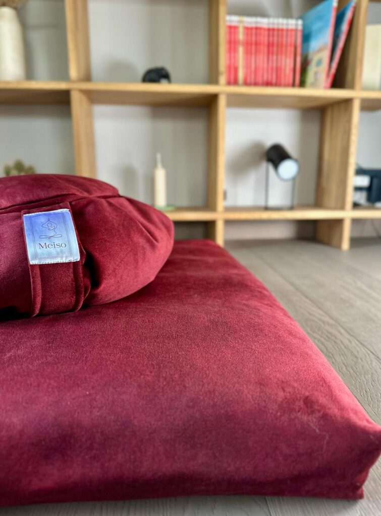 Meditācijas paklājiņš ar skaidu pildījumu